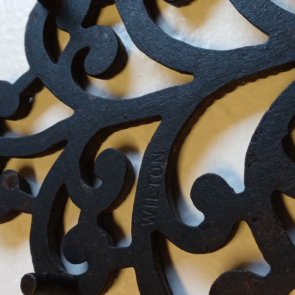 Wilton Cast Iron Footed Trivet Family Tree Design - Picture 5 of 7